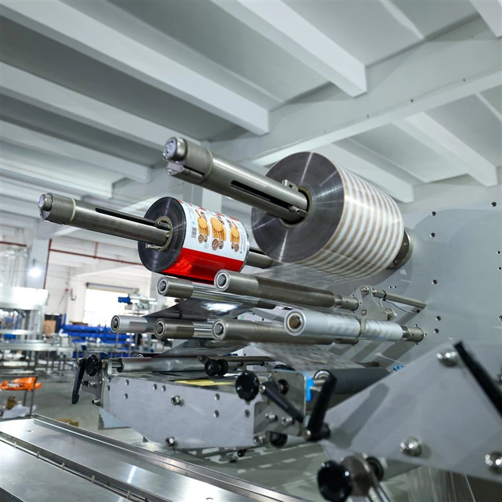 Two Film Rolls Auto Splice Horizontal Packaging Machine